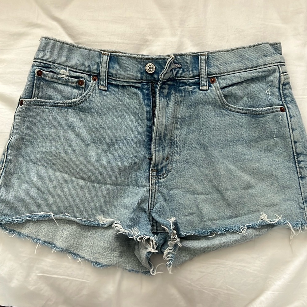 ABERCROMBIE AND FITCH mom short size 6